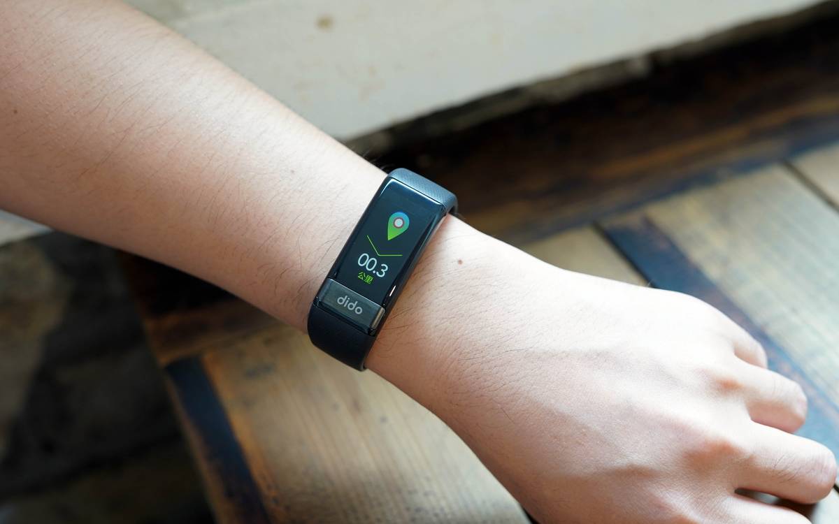 精准实时测心率和血压的智能手环,智能手环血压心率测量戴哪只手好