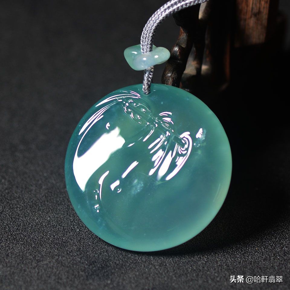 怒江的独龙玉戴着好吗,怒江独龙玉跟翡翠有什么区别