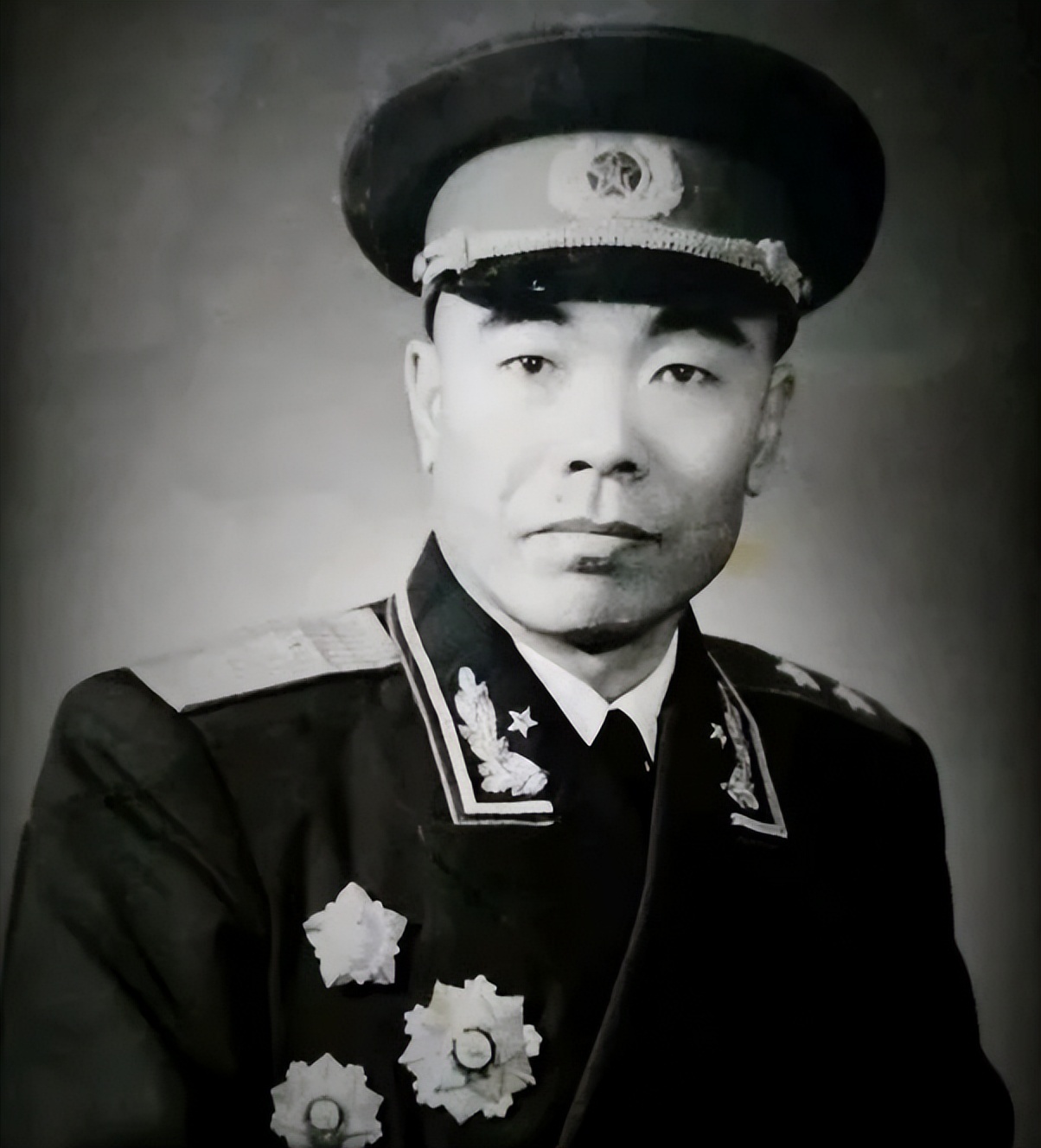 55年，毛主席夸50军在朝鲜打得不错，军长：主席，我想要提个请求