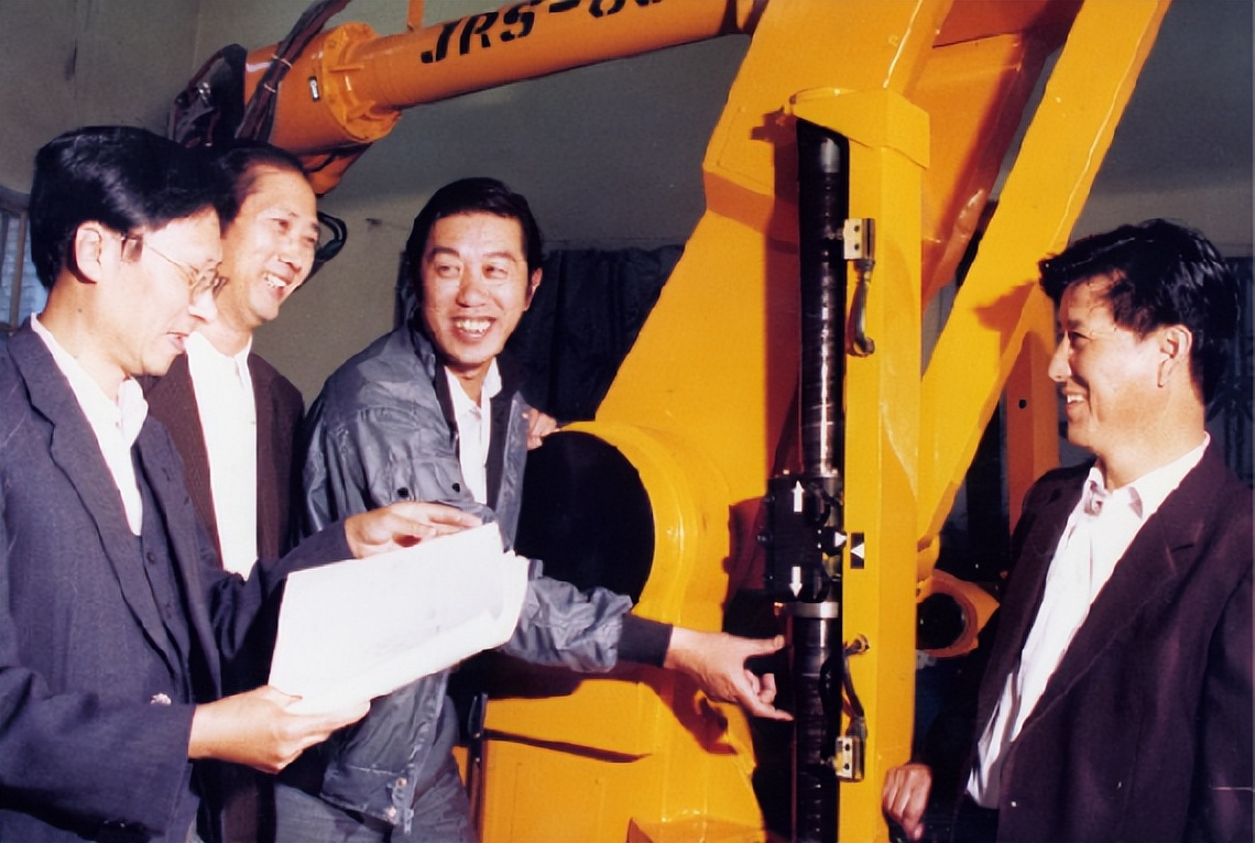 北京科技大学：风雨不改凌云之志，十年饮冰为国铸剑！