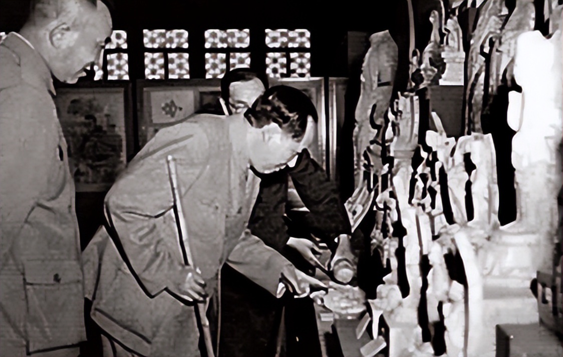 1954年，毛主席曾三次登上故宫城墙，却绝不踏进故宫半步，为何？