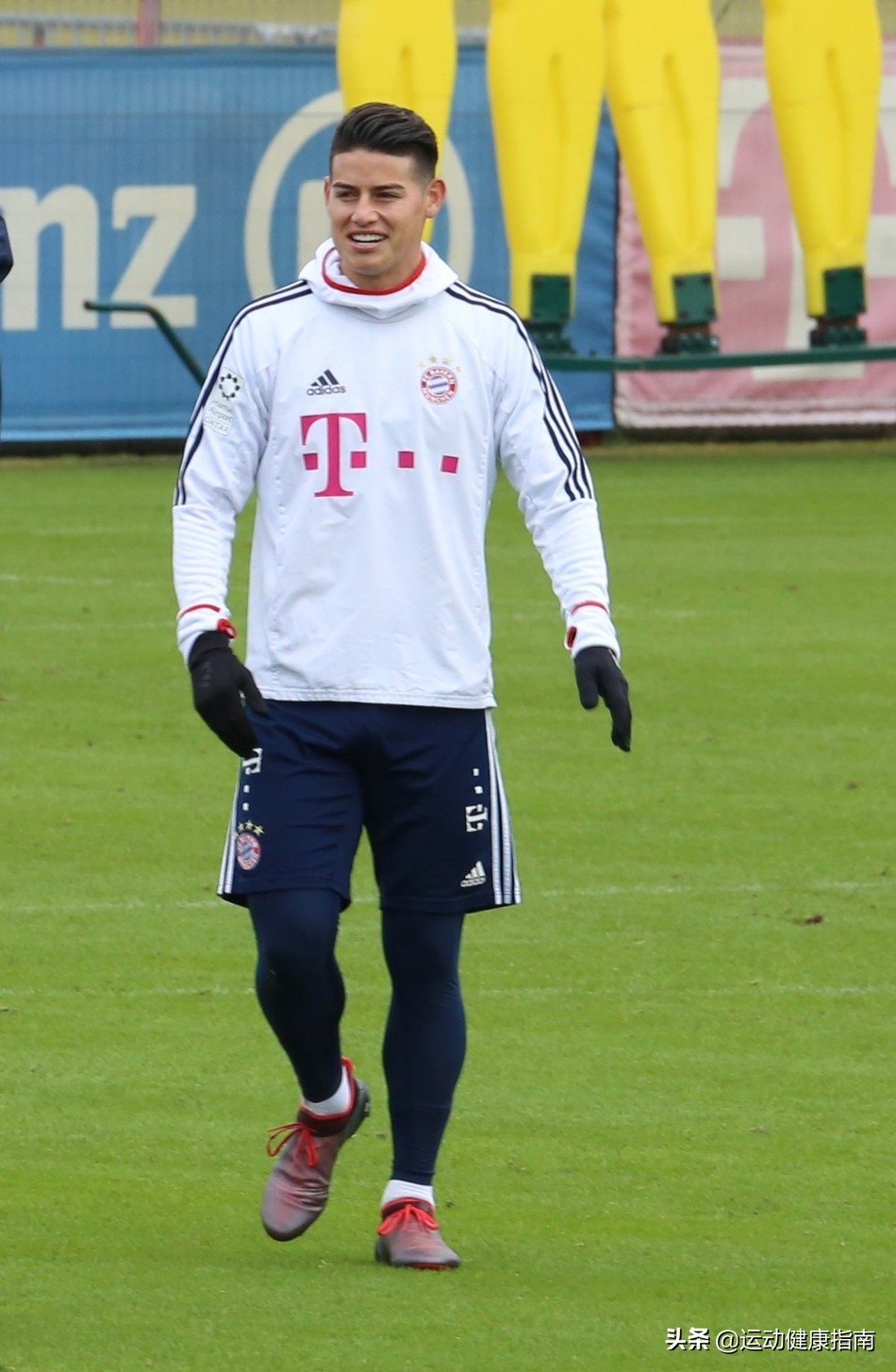 球场上奔跑的美好肉体，让女球迷疯狂的10大足球帅哥盘点，慎点哦