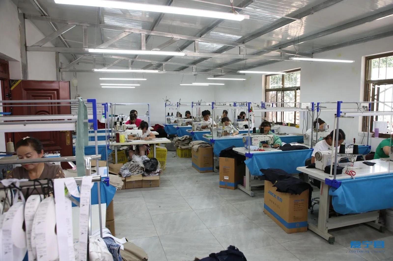 乡村小工厂解决增收致富大民生,返乡建工厂解决了村民就业