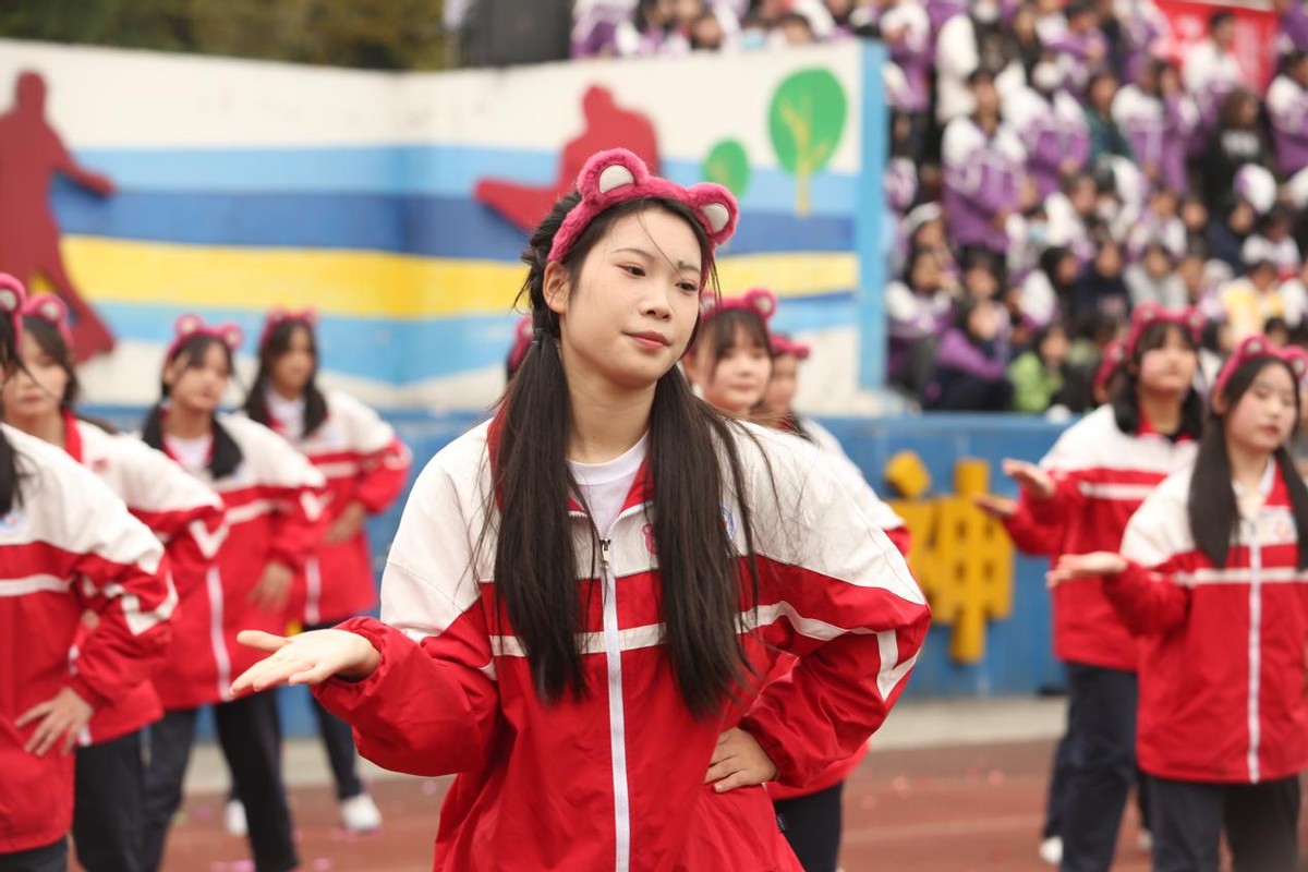 超燃超好看!四川这所中职运动会开幕式成大型cosplay现场?