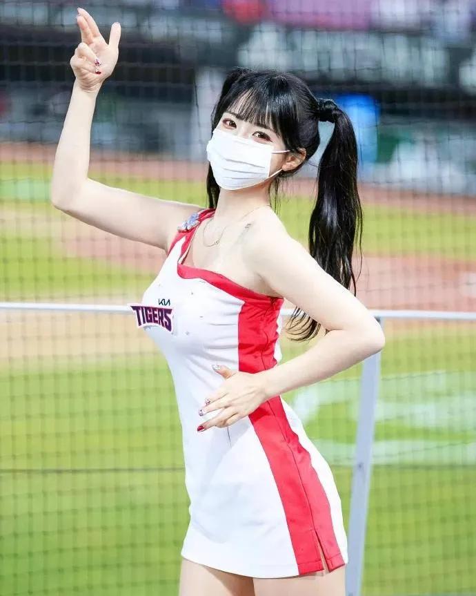 世界杯韩国拉拉队队长李多惠,韩国世界杯足球赛拉拉队队长