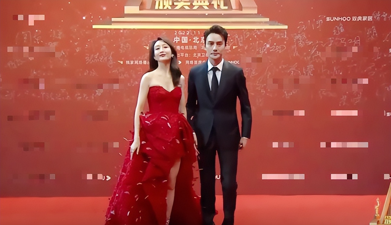 殷桃现身飞天奖典礼,殷桃闫妮颁奖典礼