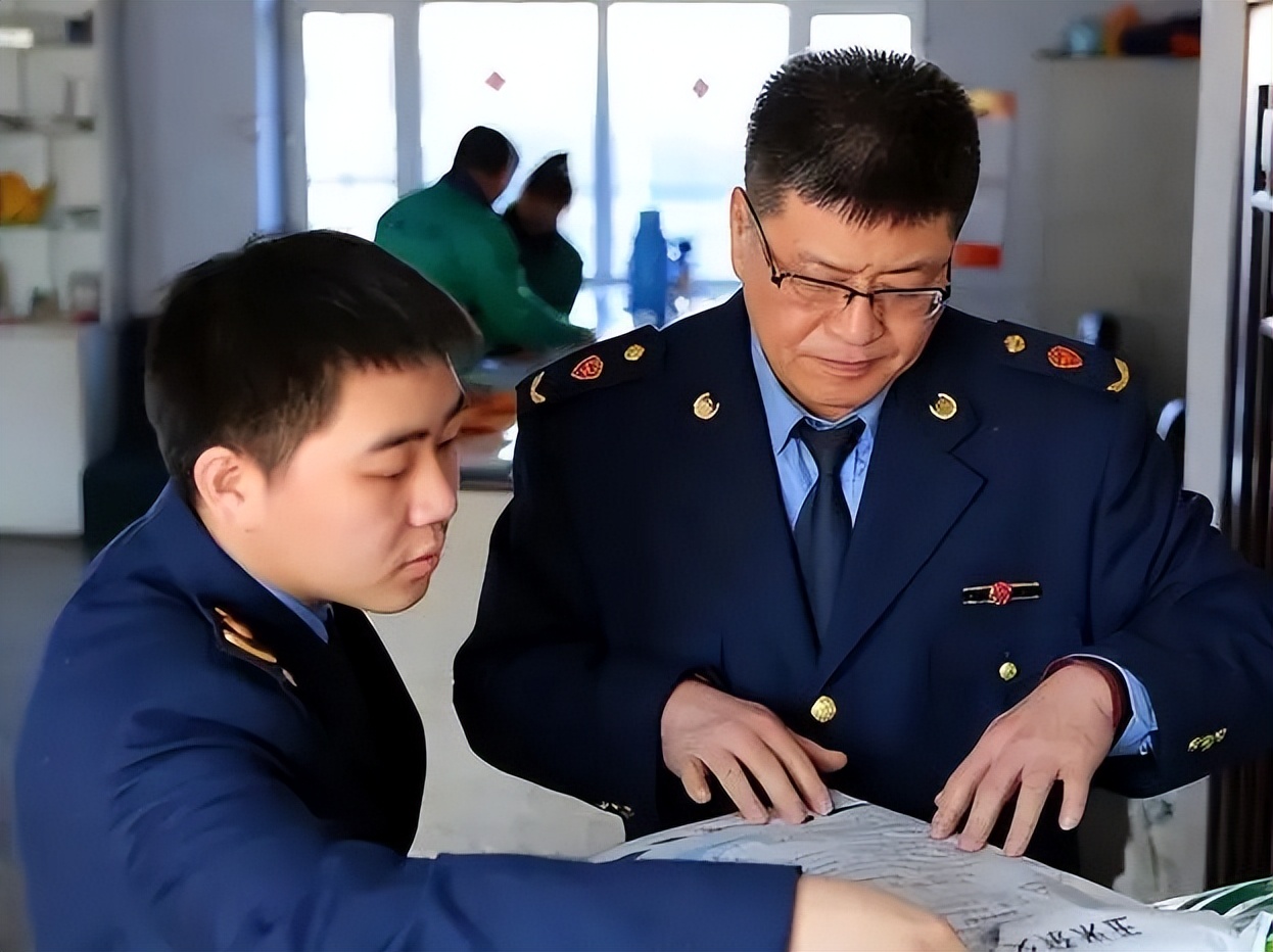 公务员凭啥是“铁饭碗”？看了正科级待遇后才懂，难怪越老越吃香