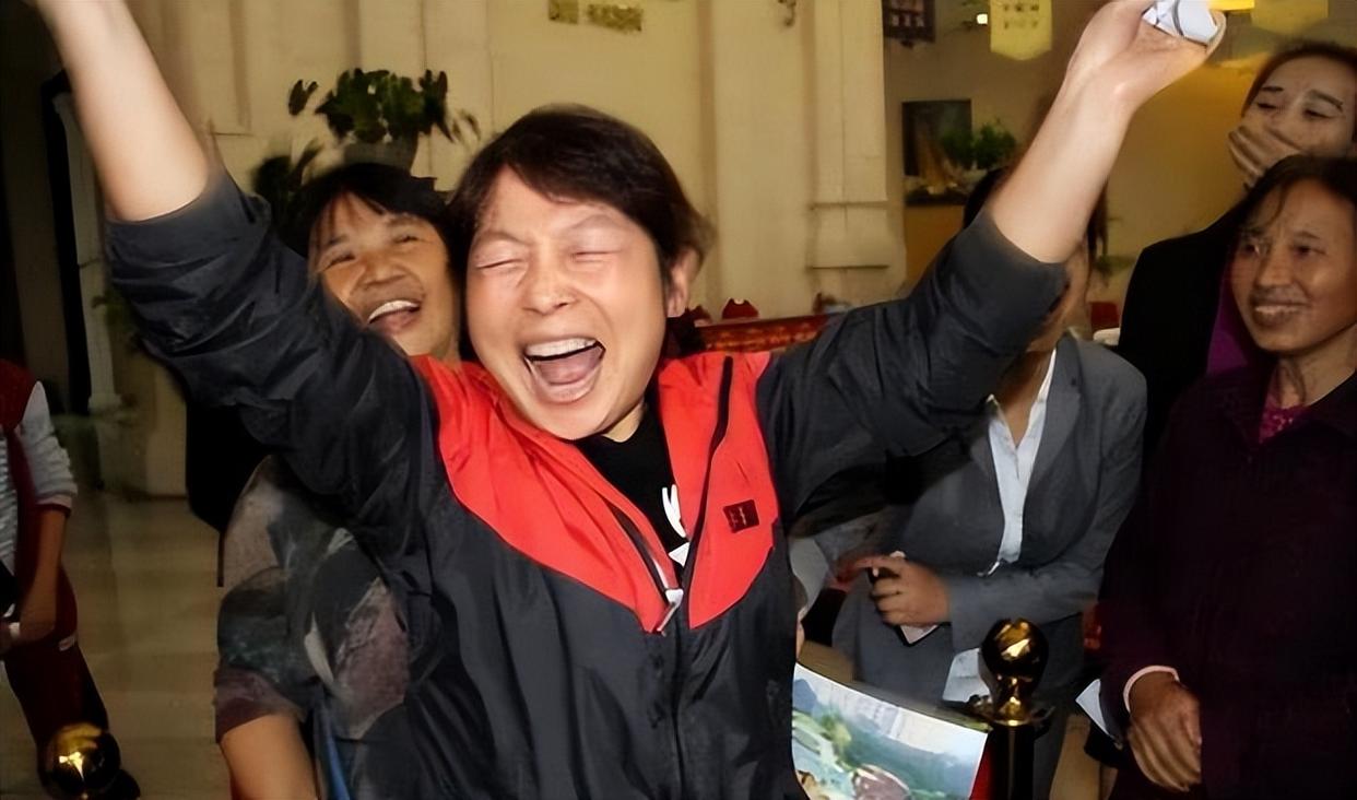 如果你彩票中了大奖需要扣多少税,如果彩票中奖1000万怎么办