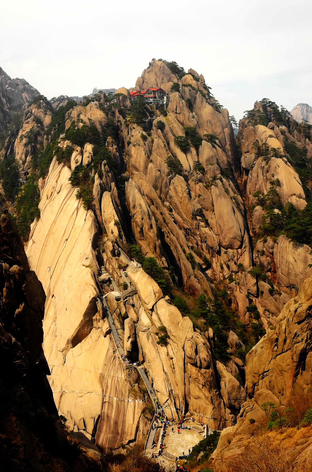 黄山天都峰会走鲫鱼背吗,黄山天都峰鲫鱼背第一视角
