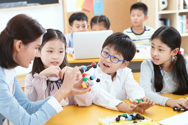 小学老师赚钱吗,小学老师能拿多少工资