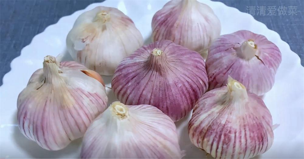 才知道剥大蒜原来这么简单,大蒜怎么脱皮最快最干净