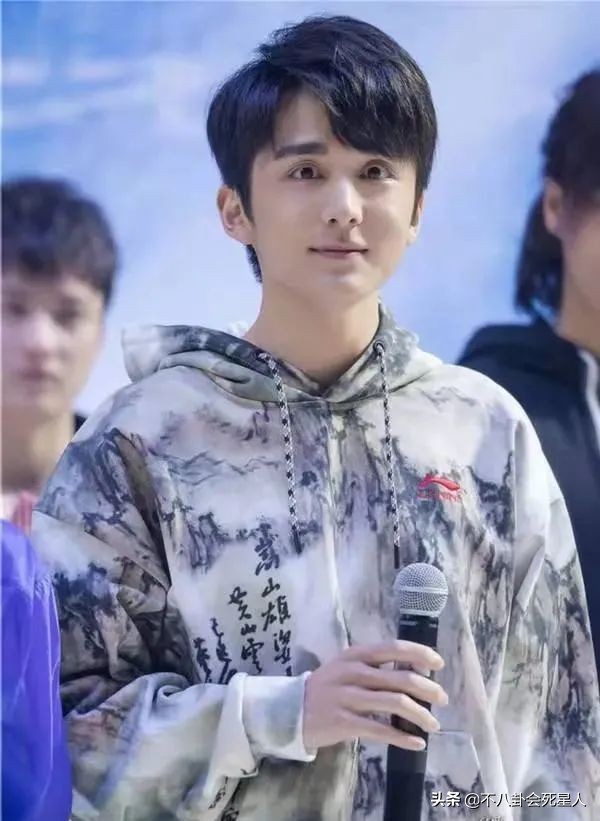 单眼斜视的明星,三白斗鸡眼