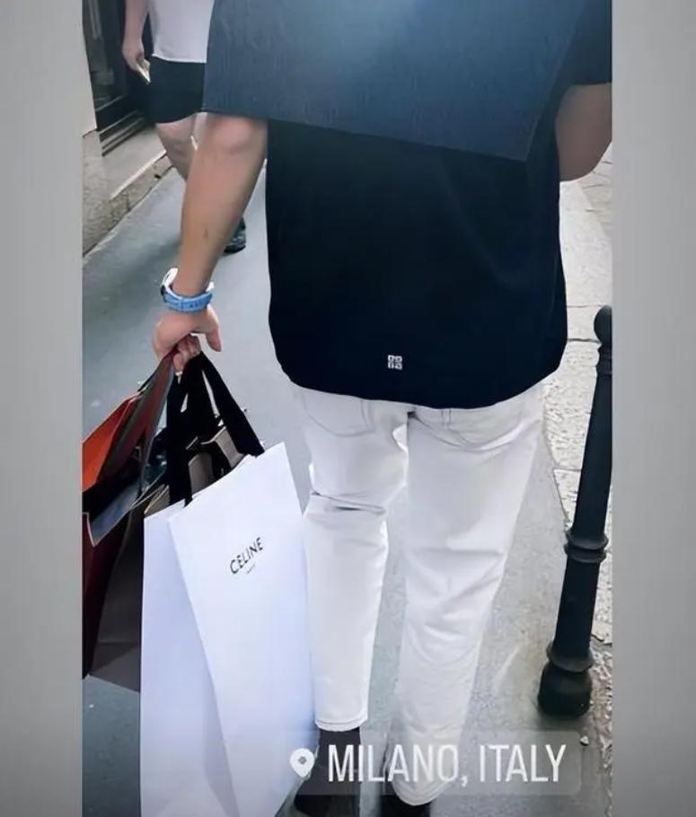 李嫣窦靖童消费,李嫣购物豪掷千金