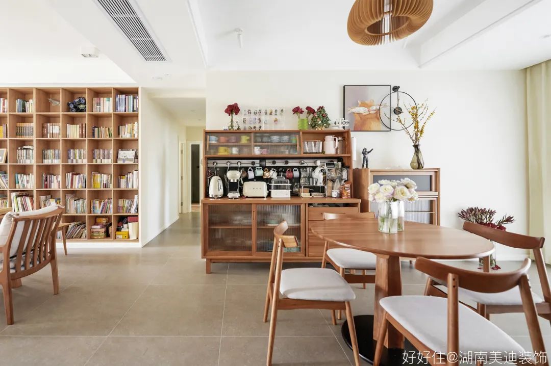 小户型客厅不装电视,小客厅布置极简不要电视