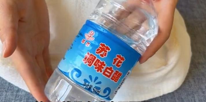 白色衣服发黄真的有办法洗干净吗,白色衣服用漂白水黄了怎么恢复