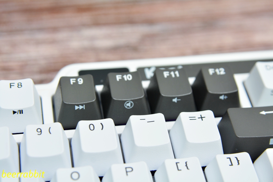 珂芝k75ttc烈焰紫,k75珂芝ttc快银轴是性能版吗