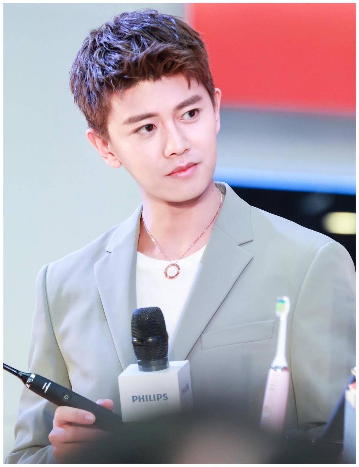 十位穿西装的男明星你最喜欢谁,穿西装很帅的一个男的