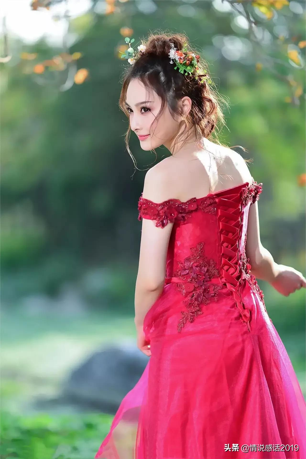 众里嫣然通一顾，人间颜色如尘土，回眸深邃，岁月如歌