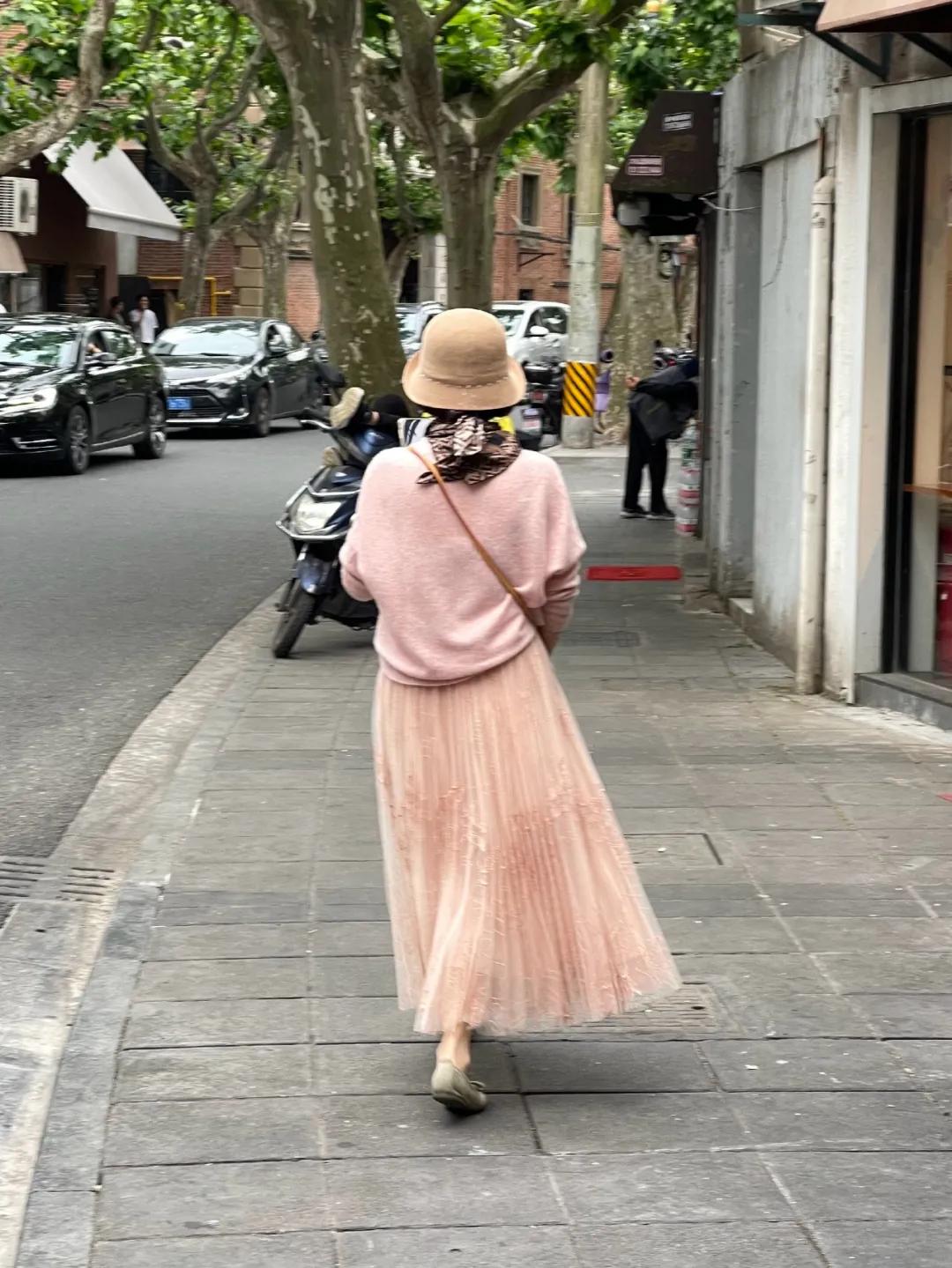 抖音里不敢点赞的女明星,上海最显年轻的网红