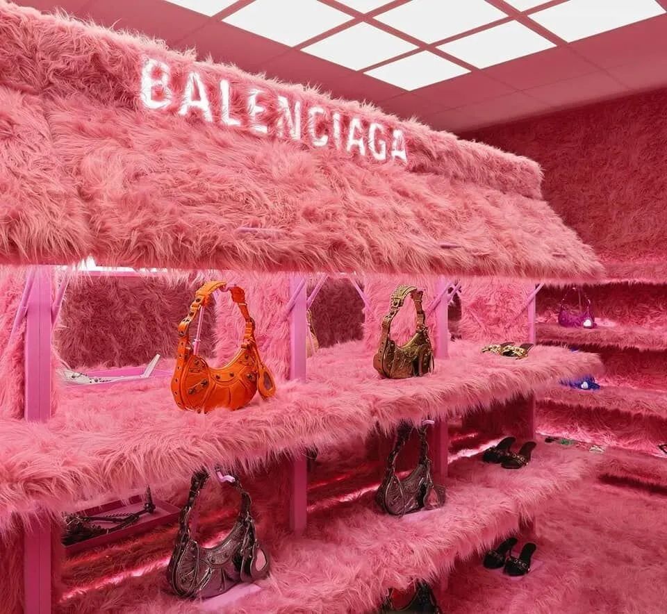 巴黎世家联名lv,lv巴黎世家大秀