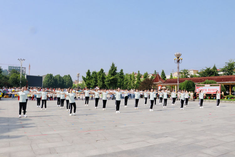 幼儿园小手拉大手运动会,大手拉小手幼儿园亲子活动