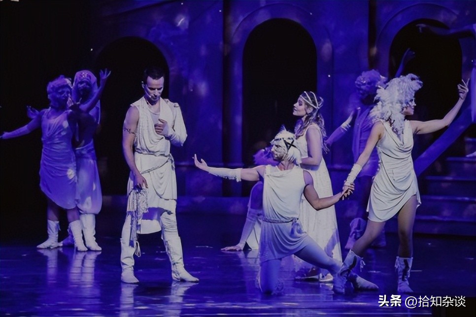 音乐剧《毛发》中，歌词*力暴**的转变，肢体历史的融合