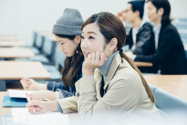 一包姨妈巾，碾碎穷女孩敏感的自尊心