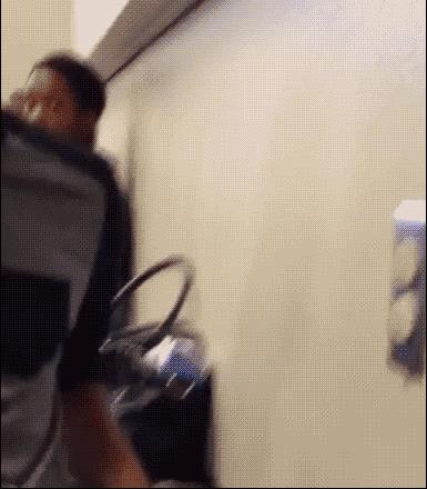 自己摸头和别人摸头,自己摸脸感觉两边不一样