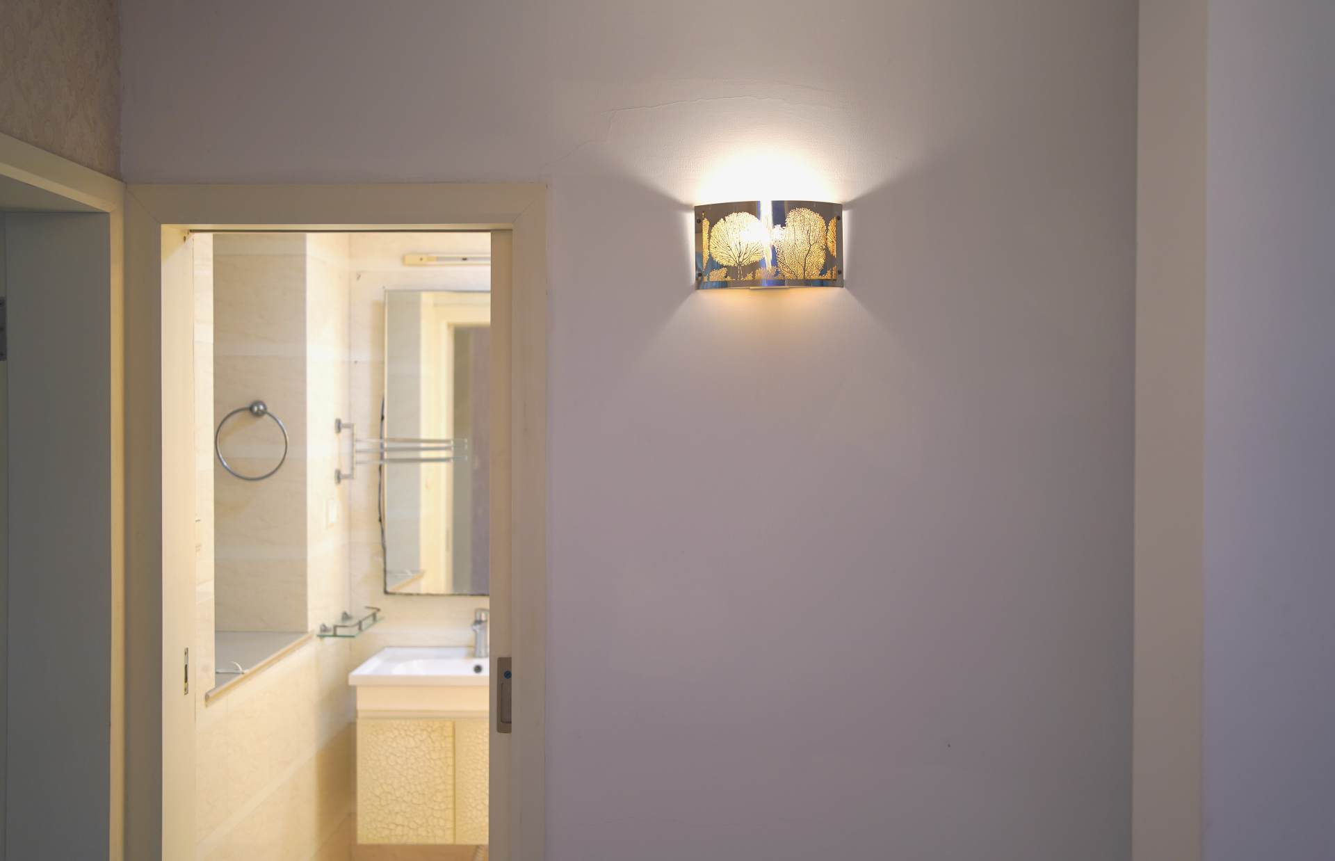 小户型也没有必要做全屋智能灯光,二手房客厅灯光改造