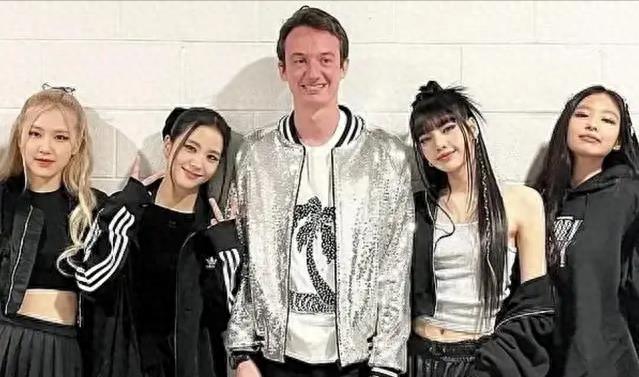 lisa和智秀秒变脸,lisa炫技