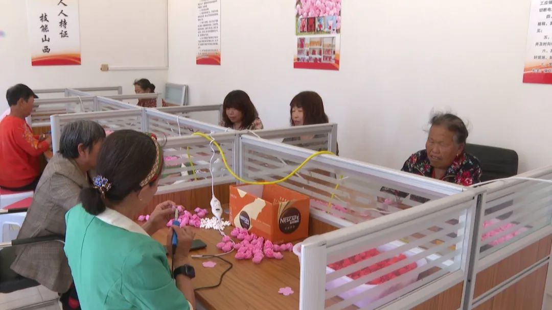 勤劳致富靠双手纯手工活,小小手工活带动大产业