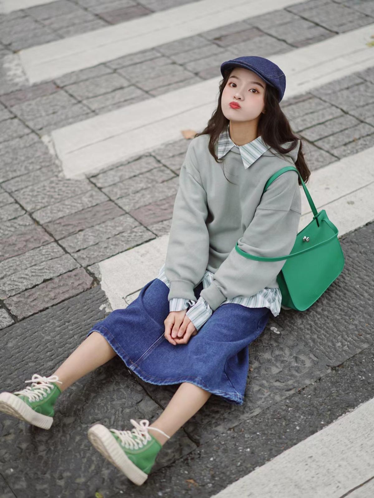 如何穿才能将卫衣打造出时髦感,今年最流行的卫衣的穿搭