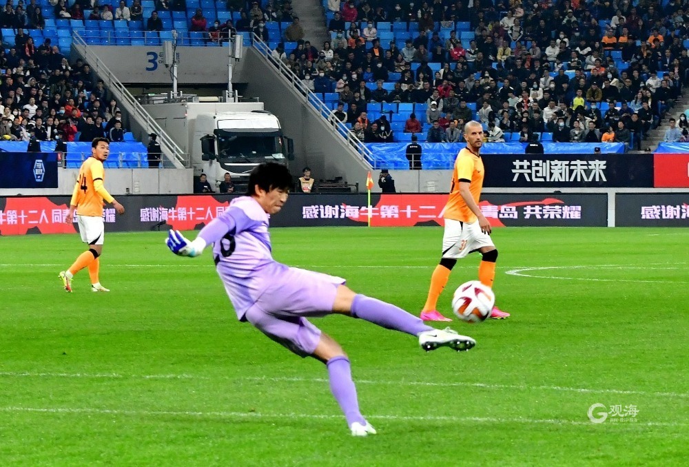 齐鲁德比泰山海牛球员叙旧,齐鲁德比中乙6:0青岛海牛