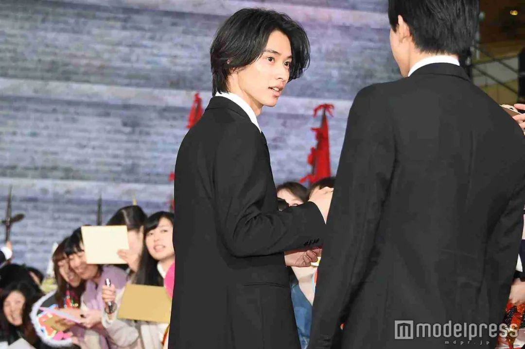 日本艺人的封神抓拍大盘点!狗仔真的很会…