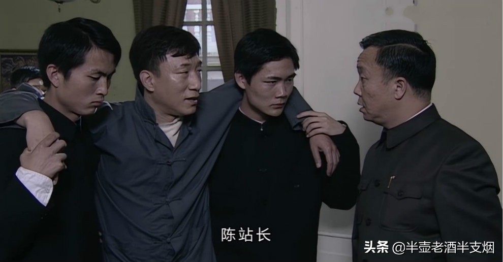 在76号特工总部和保密局天津站，想打败余则成只能用万里浪的办法