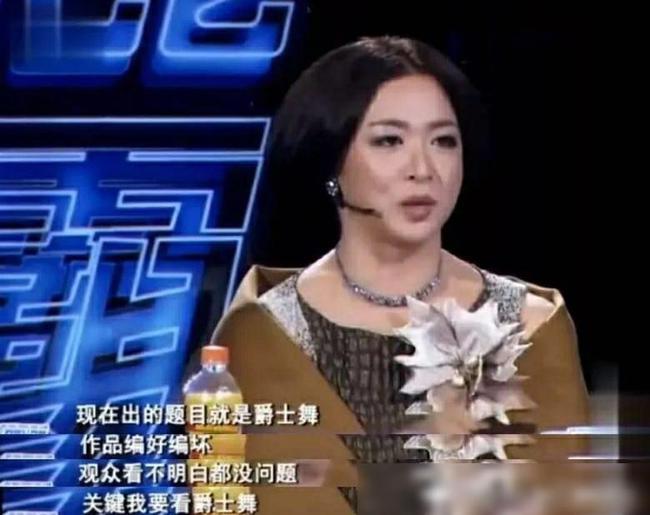 “明星针锋相对”：杨丽萍对金星当众拍桌，冯小刚让成龙下不来台