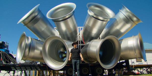 据说台风的时候，要把家里的窗户都打开，这样可以减小风的阻力