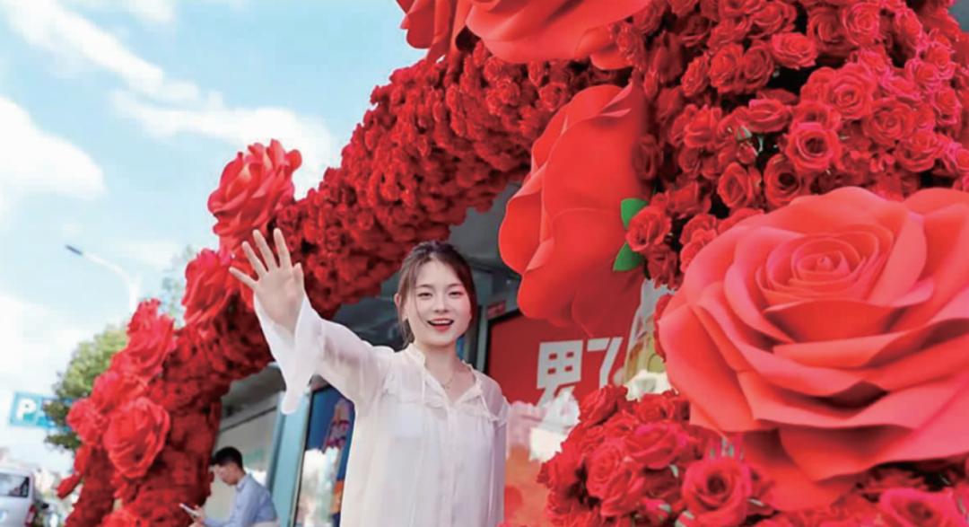 玫瑰瀑布、巨型爱心刷爆了！浪漫背后有秘密→