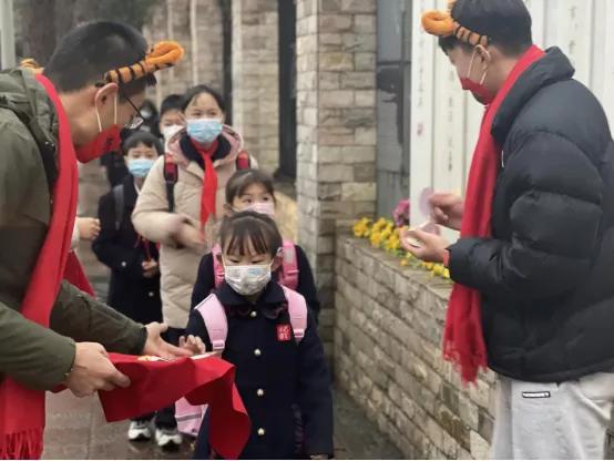 开学啦听听新生的感受,开学了看一下宿舍的环境