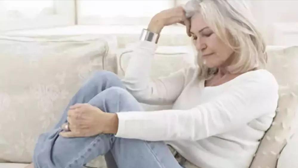 50岁女性更年期怎么度过,女性50岁更年期了应该注意些什么