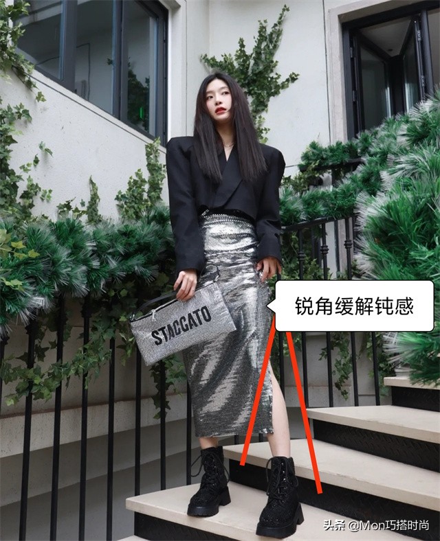 今冬火了一种靴子叫“方头靴”，脚宽腿粗的女生也能驾驭，特显瘦