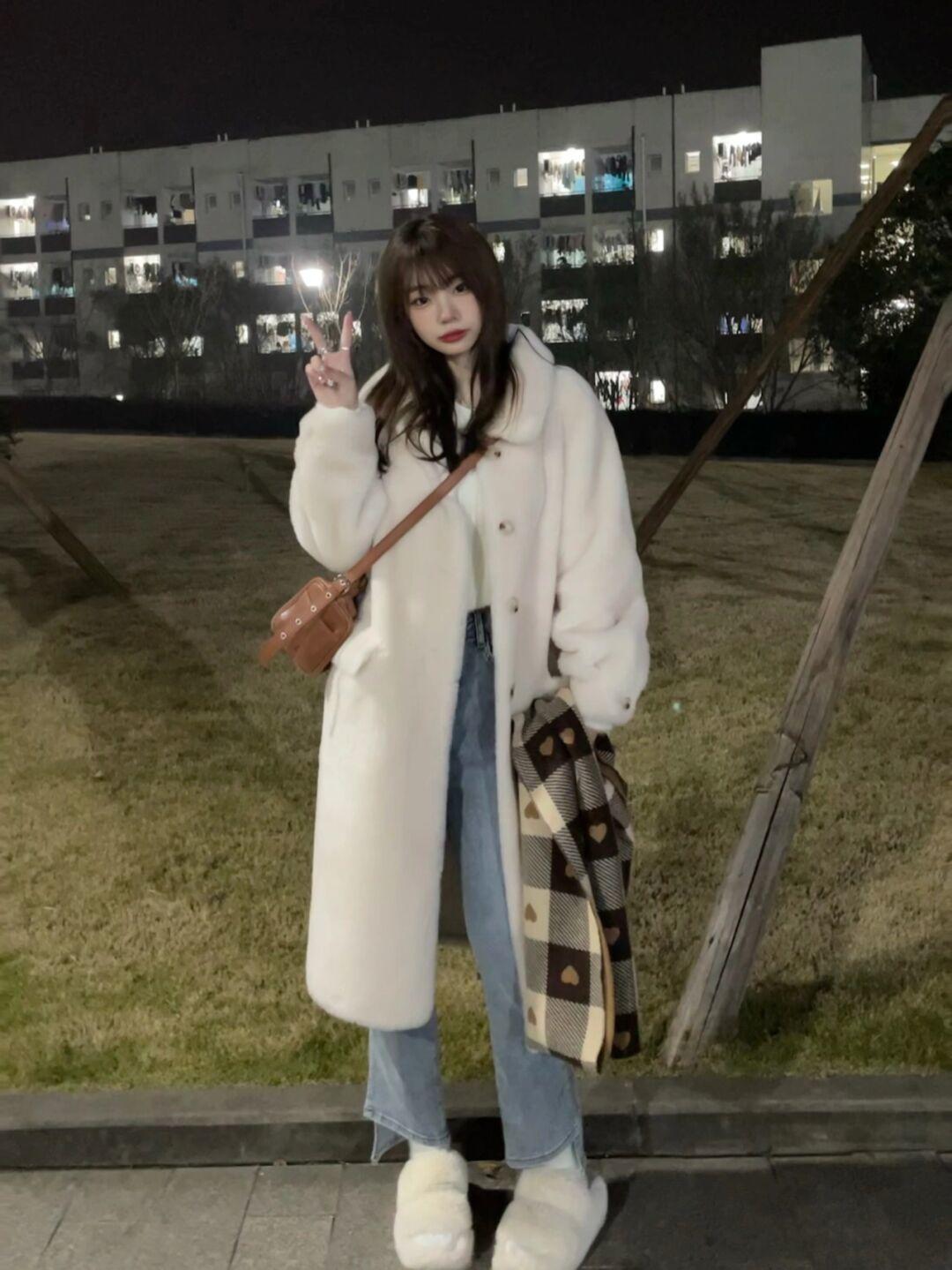 舒适薄绒外套,羊羔绒外套穿搭保暖