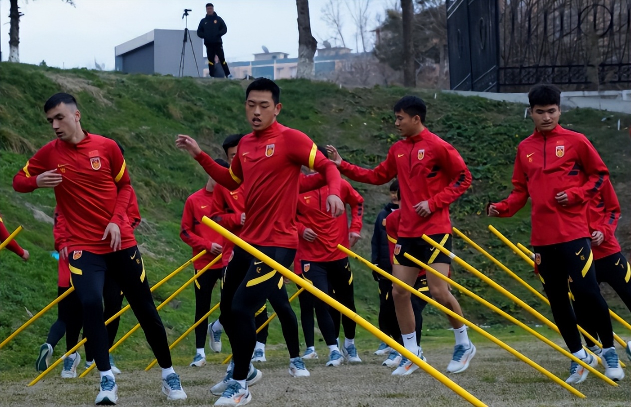 2-3，3连败！中国男足输麻了，主帅被批平庸，恐18年无缘国际大赛