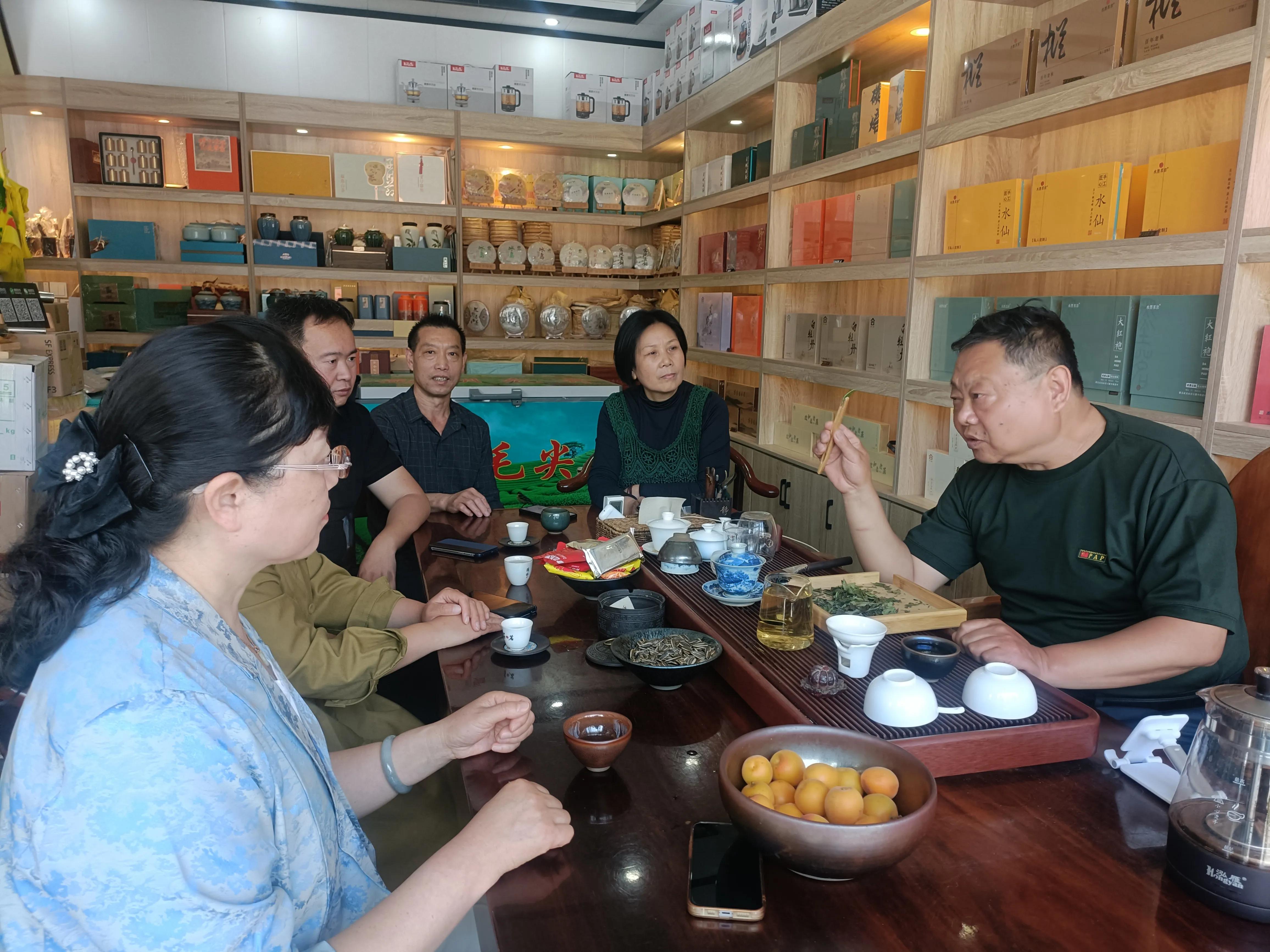 踊跃捐款献爱心真情实意暖人心,自愿捐款献爱心量力而为显关怀