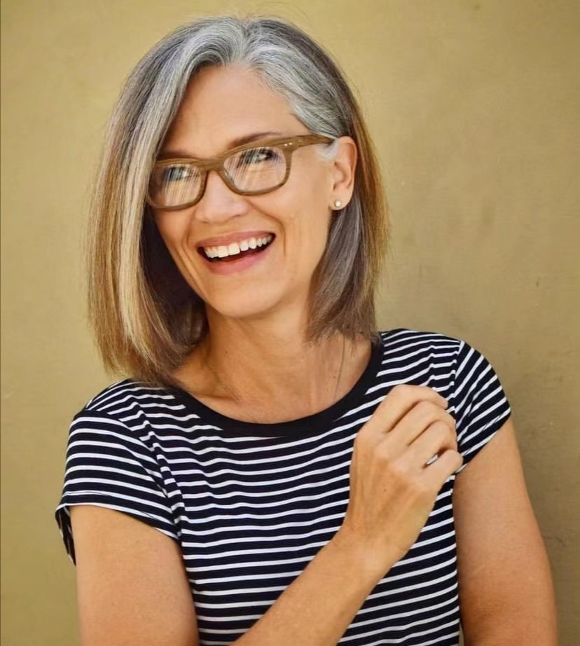 50岁女人有白发剪什么样的发型,四十多岁女人白发多适合什么发型