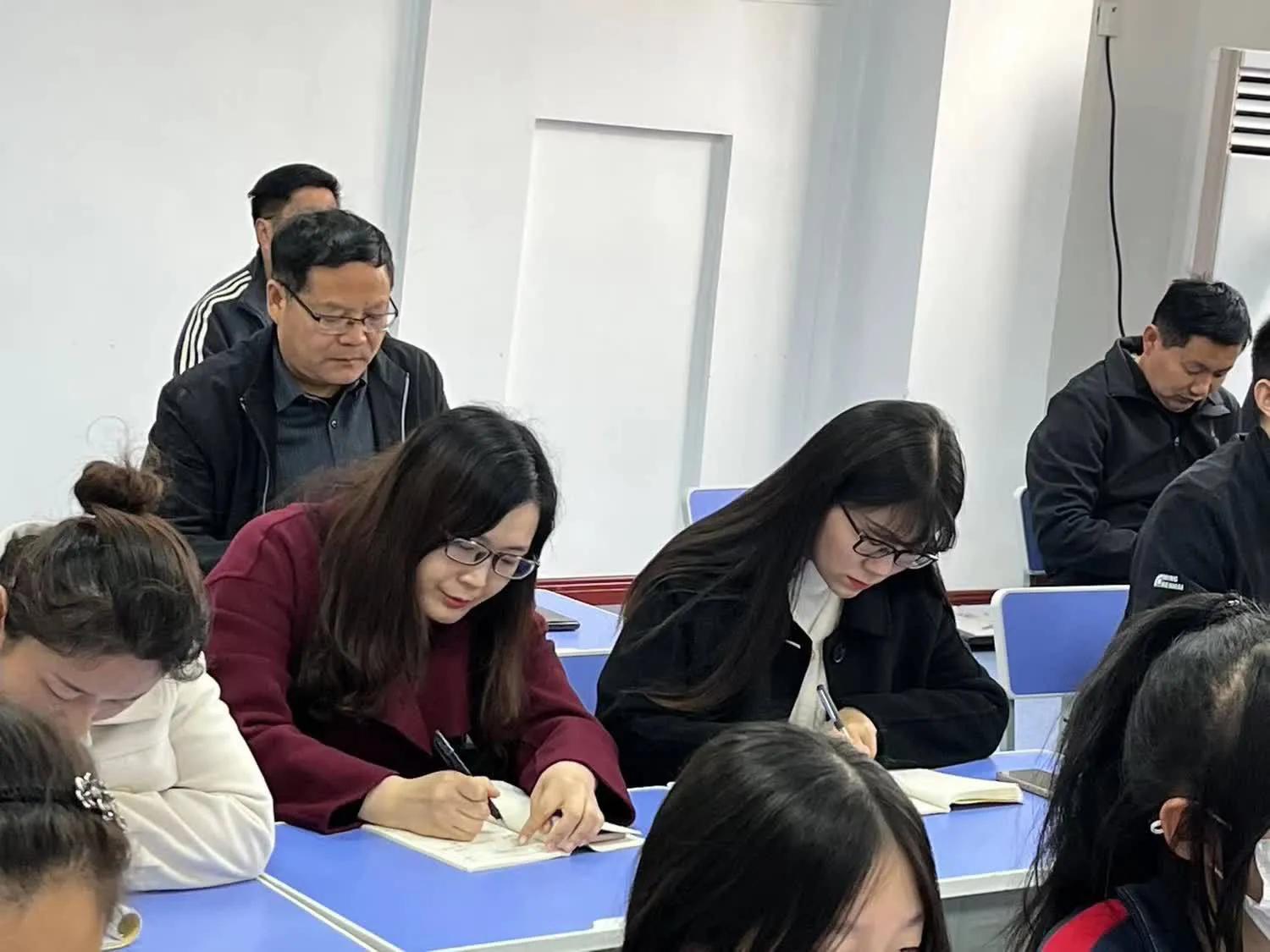 浠庢湰璐ㄤ笂鍋氬埌涓轰汉甯堣〃鏁欑爺鎬荤粨,鍑濆績閾稿笀榄傛暀鐮旇偛鏂颁汉