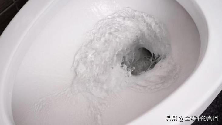 卫生纸应该扔在马桶还是纸篓,马桶纸篓作用