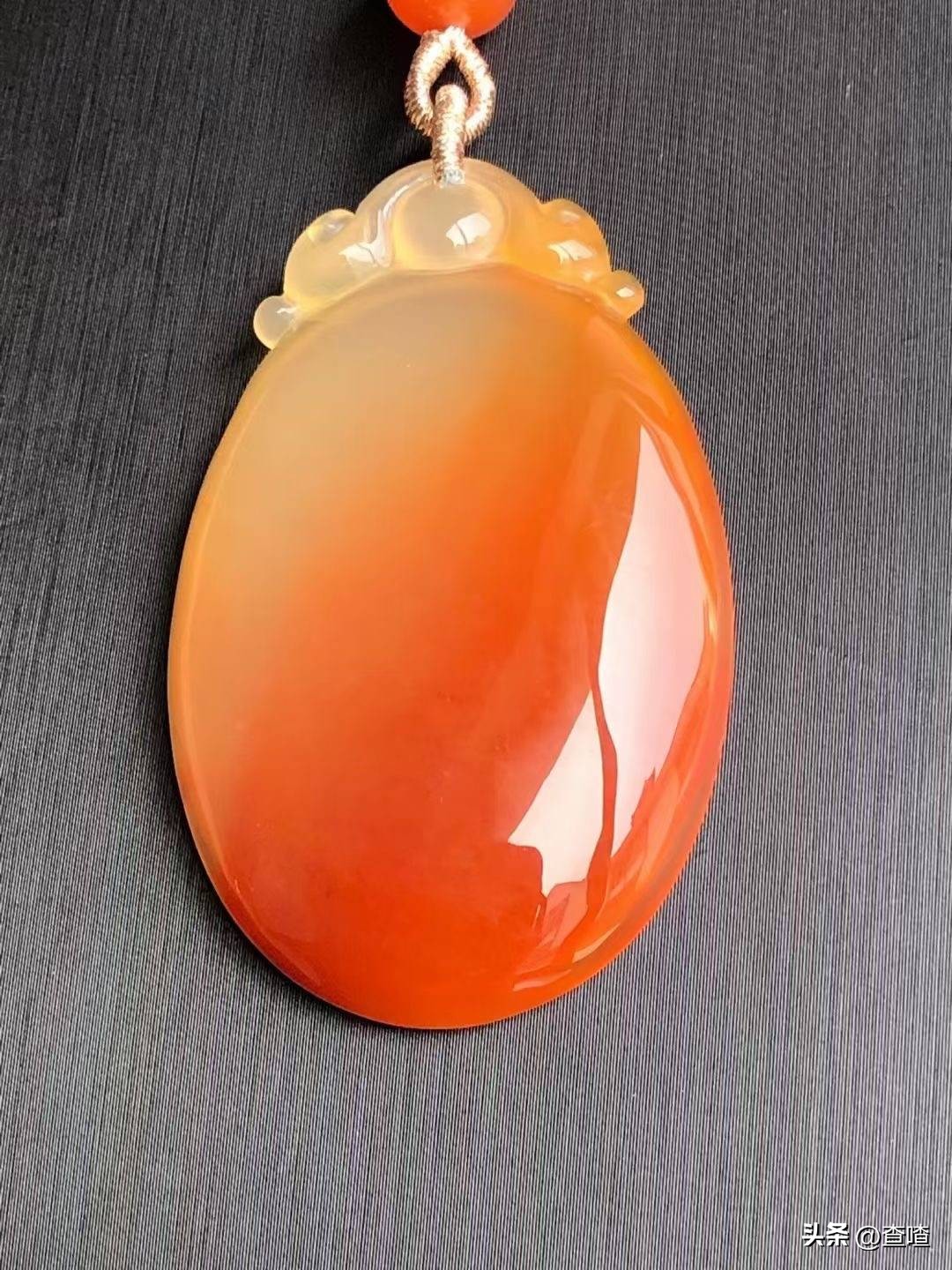 黄龙玉与翡翠到底哪个具收藏价值,黄龙玉和翡翠哪个好看