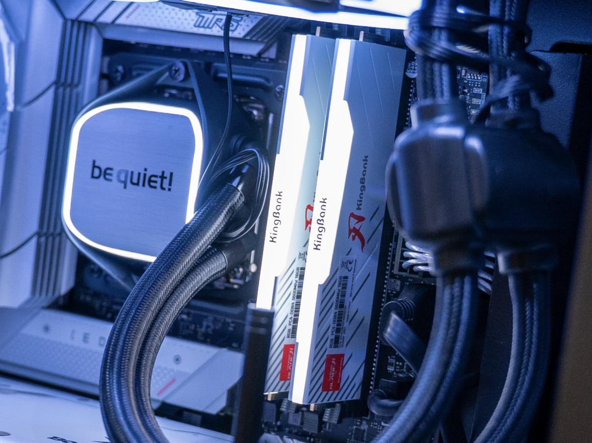 平民法拉利再升级，金百达刃3600CJRRGB内存测评