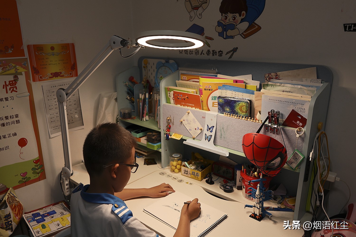 爱德华医生红光护眼台灯的作用,爱德华NIR红光护眼台灯